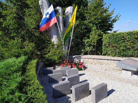 Spomenik na Brezju