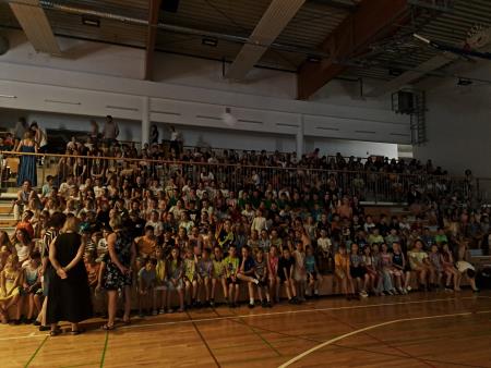 ZAKLJUČEK ŠOLSKEGA LETA IN PODELITEV ŽUPANOVIH PRIZNANJ OSNOVNOŠOLCEM 2022/23