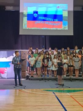 ZAKLJUČEK ŠOLSKEGA LETA IN PODELITEV ŽUPANOVIH PRIZNANJ OSNOVNOŠOLCEM 2022/23