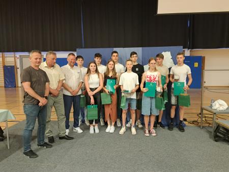 ZAKLJUČEK ŠOLSKEGA LETA IN PODELITEV ŽUPANOVIH PRIZNANJ OSNOVNOŠOLCEM 2022/23