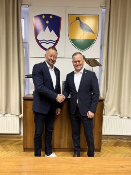 Župan Občine Škofljica Primož Cimerman in novi podžupan Robert Ilc