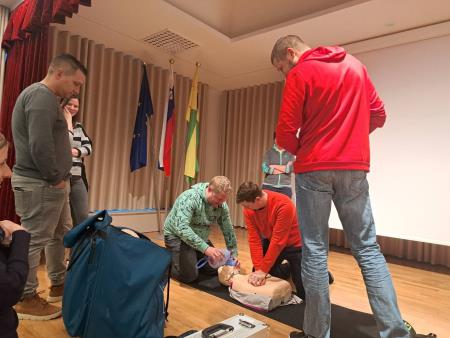 BREZPLAČNA DELAVNICA OBČINE ŠKOFLJICA: TEMELJNI POSTOPEK OŽIVLJANJA