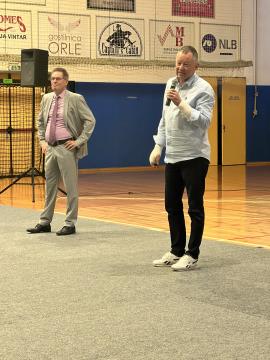 Župan Primož Cimerman je prvošolcem zaželel srečno pot skozi svet znanja