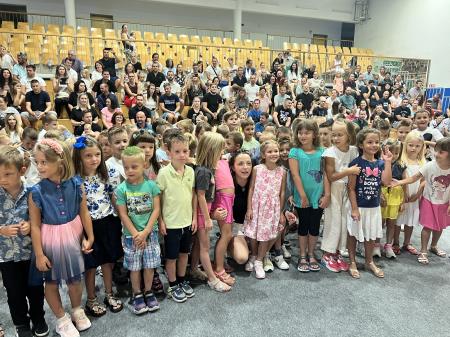 Anja Ramšak in ekipa Radia 1 na OŠ Škofljica