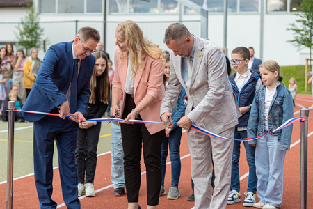 OTVORITEV PRENOVLJENEGA IGRIŠČA PRI OŠ ŠKOFLJICA