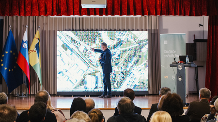 RAZGRNITEV VIZIJE OBČINE ŠKOFLJICA: OD INFRASTRUKTURE DO DRUŽBENEGA UTRIPA